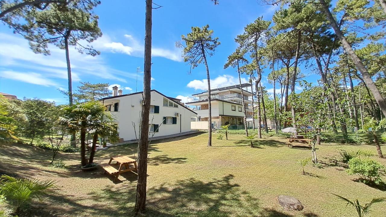 Villa Barbara Fra I Pini Lignano Sabbiadoro Esterno foto