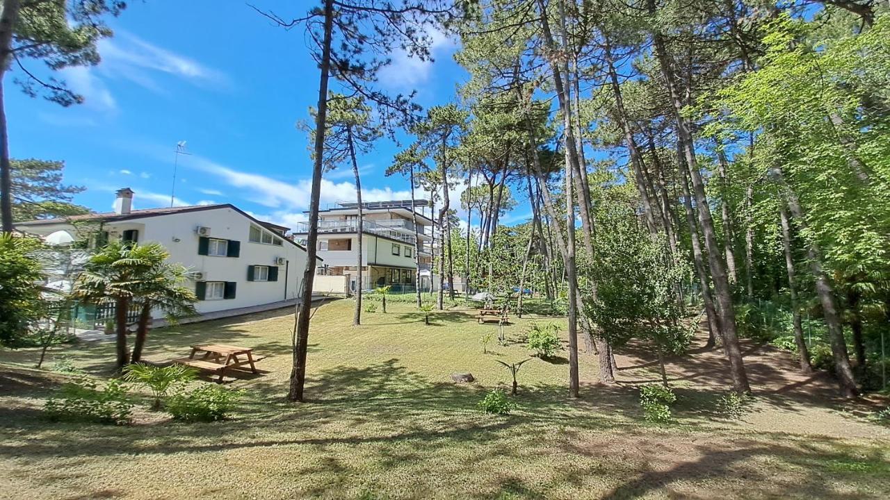 Villa Barbara Fra I Pini Lignano Sabbiadoro Esterno foto