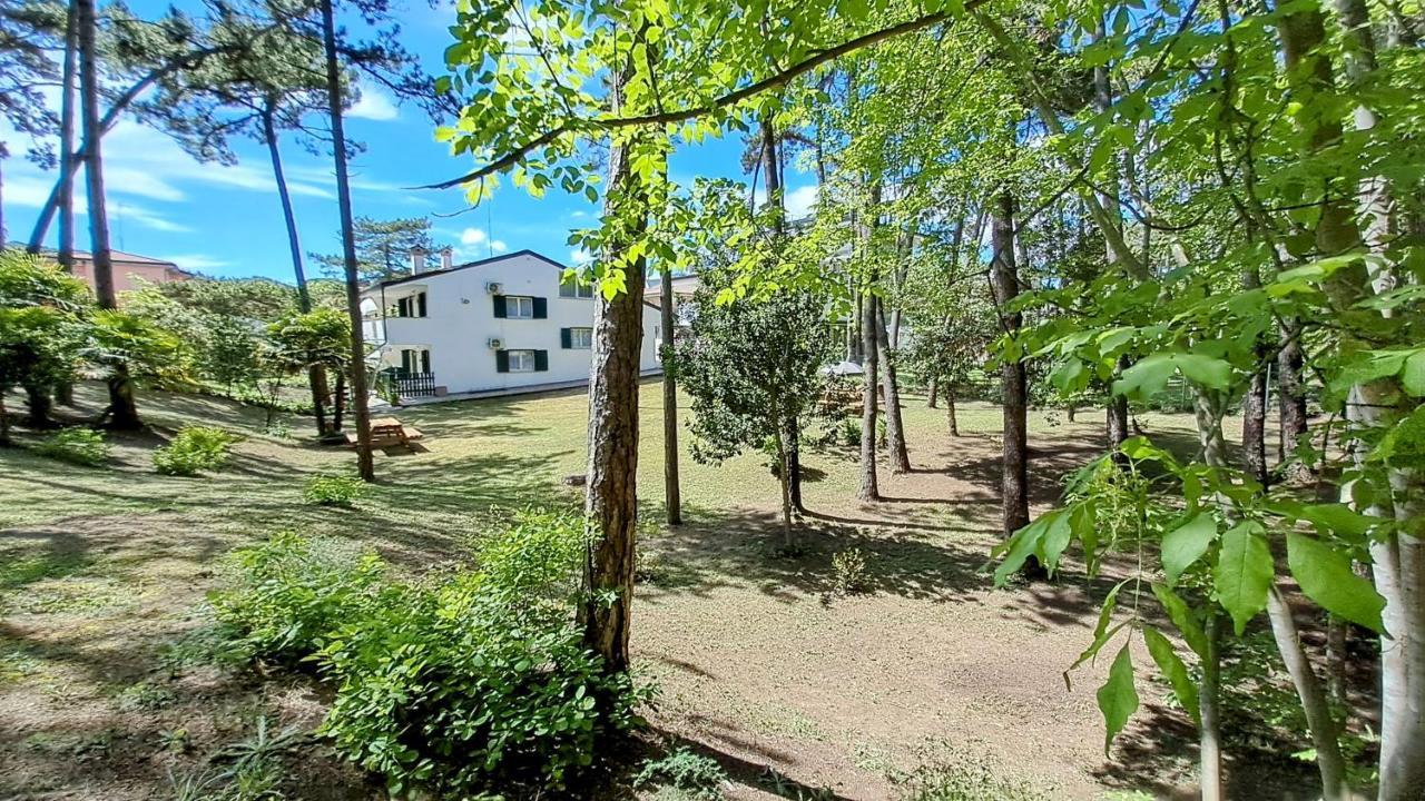 Villa Barbara Fra I Pini Lignano Sabbiadoro Esterno foto
