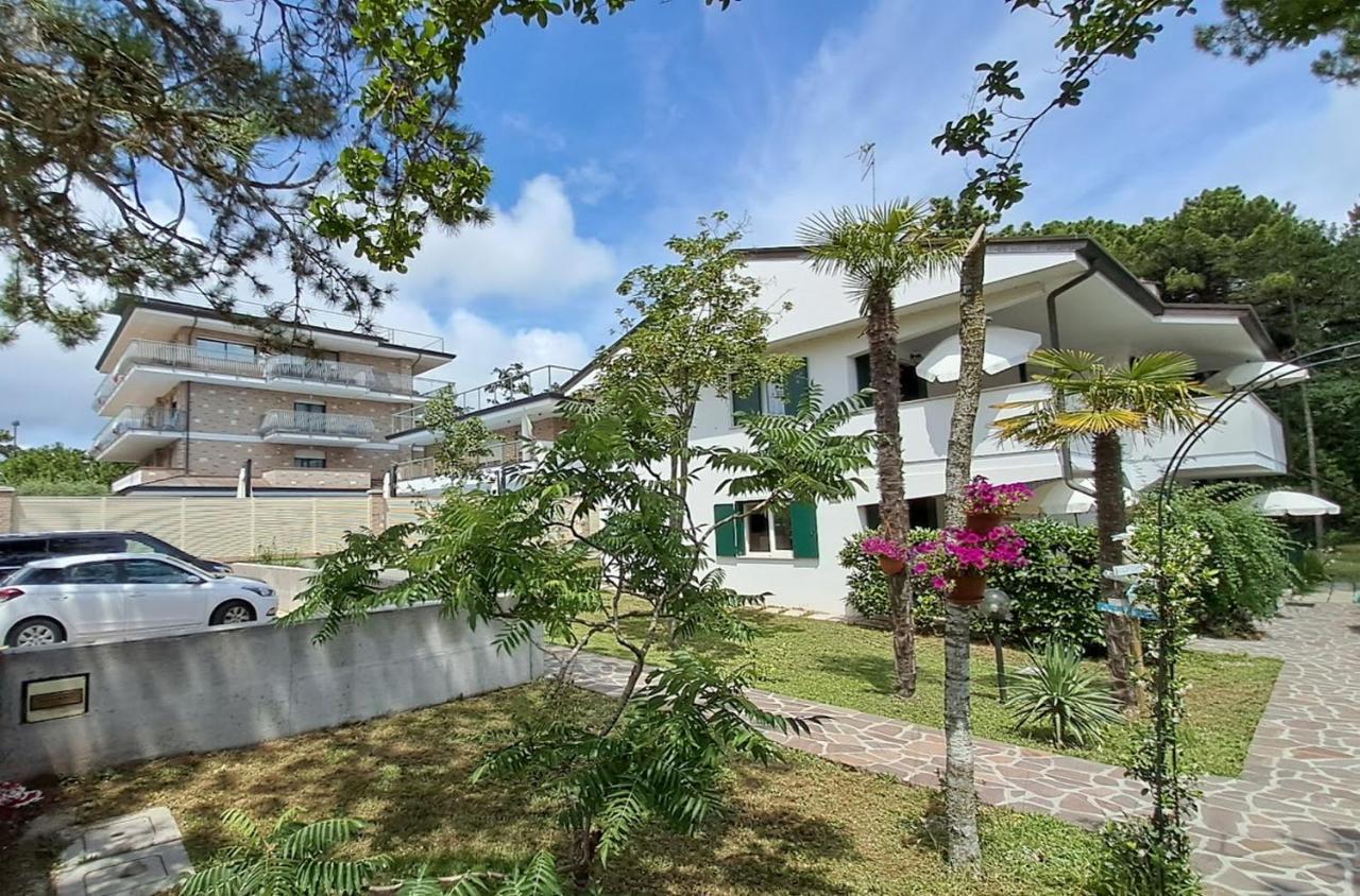 Villa Barbara Fra I Pini Lignano Sabbiadoro Esterno foto